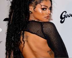 The actress is a big fan of tattoos and has engraved two tattoos on her back.